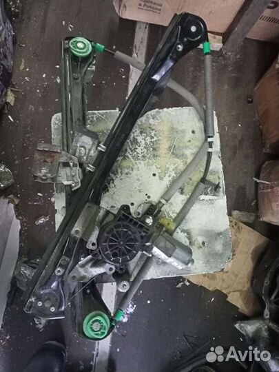 Стеклоподъемник передний Ford Focus I