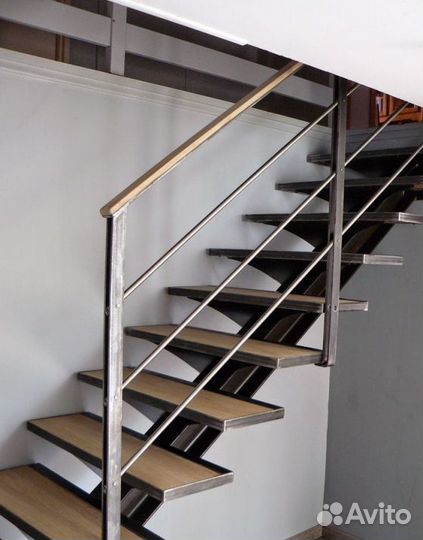 Металлокаркас Г-образной Лестницы в Дом