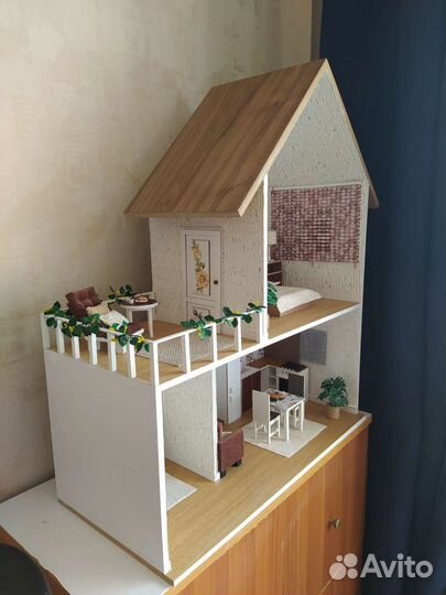 Кукольный дом с мебелью