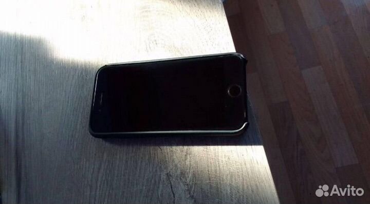 iPhone SE, 128 ГБ