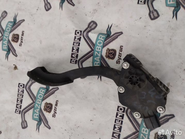 Педаль газа Toyota Camry 3.5