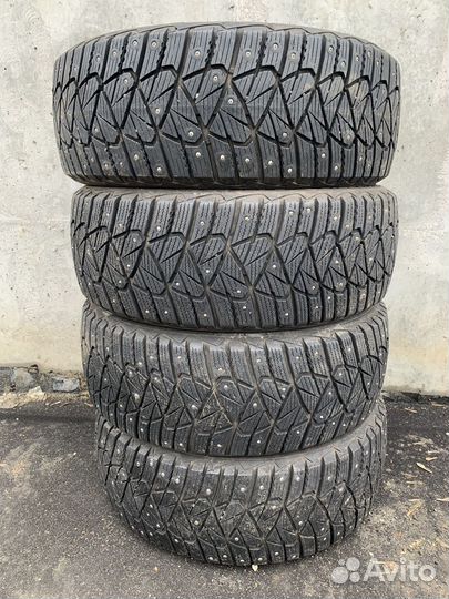 Goodyear Ultragrip 600 215/55 R17