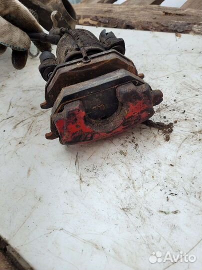 Суппорт передний левый Фольксваген гольф 4