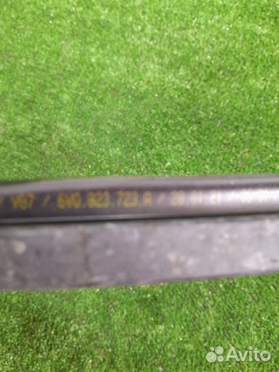 Уплотнитель капота шкода рапид 2