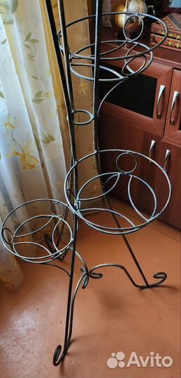 Подставка для цветов напольная металлическая