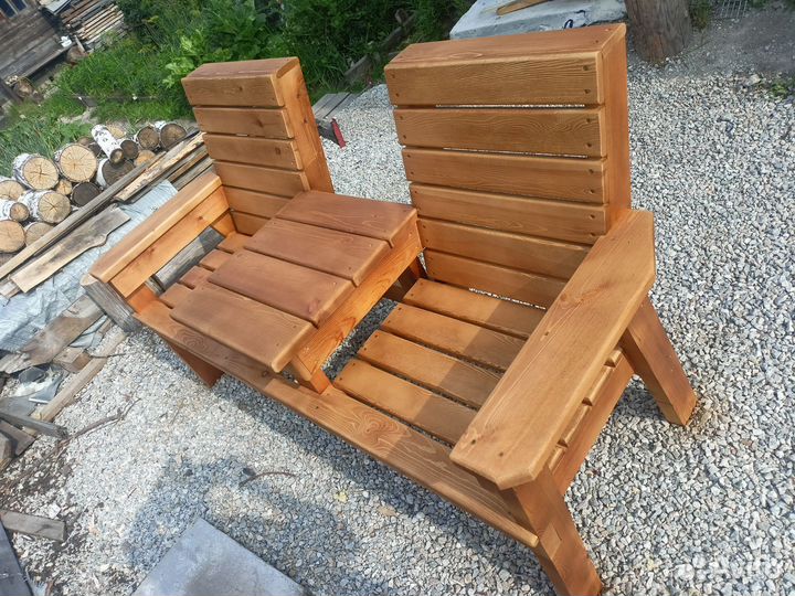 Скамья со столиком для двоих