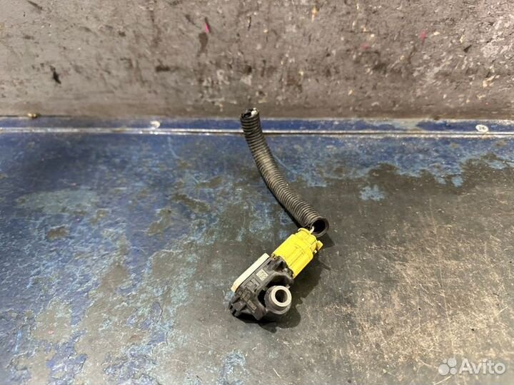 Датчик удара Nissan Juke F15