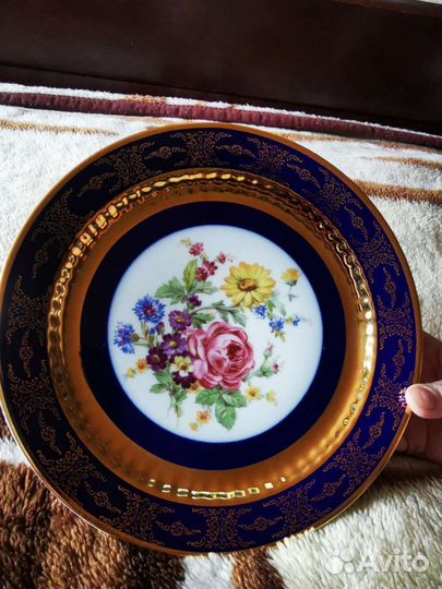 Тарелка декоративная, фарфоровая.Цветы
