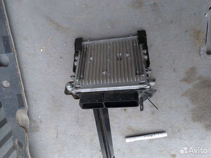 Блок управления двигателем Mercedes A6421506077