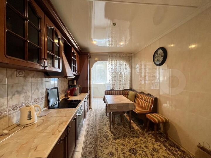 4-к. квартира, 180 м², 3/9 эт.