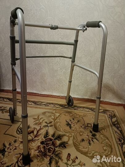 Ходунки для взрослых на колесах