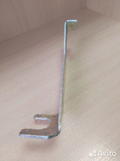 Кронштейн контурного фонаря прицепа мзса 817716/8