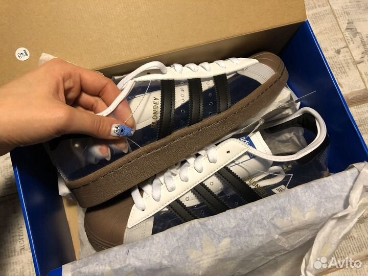 Blondey x adidas store superstar