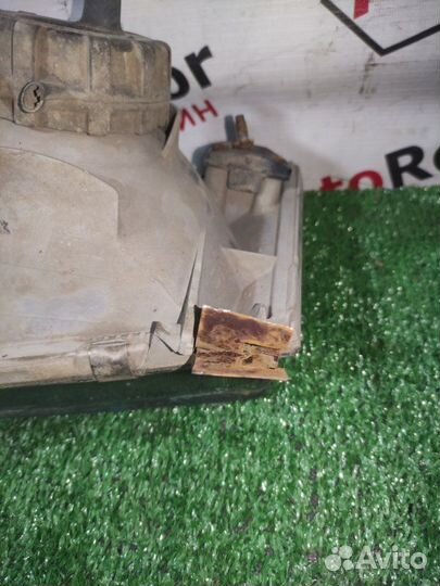 Фара галогеновая Mazda Demio универсал 1.3 1997