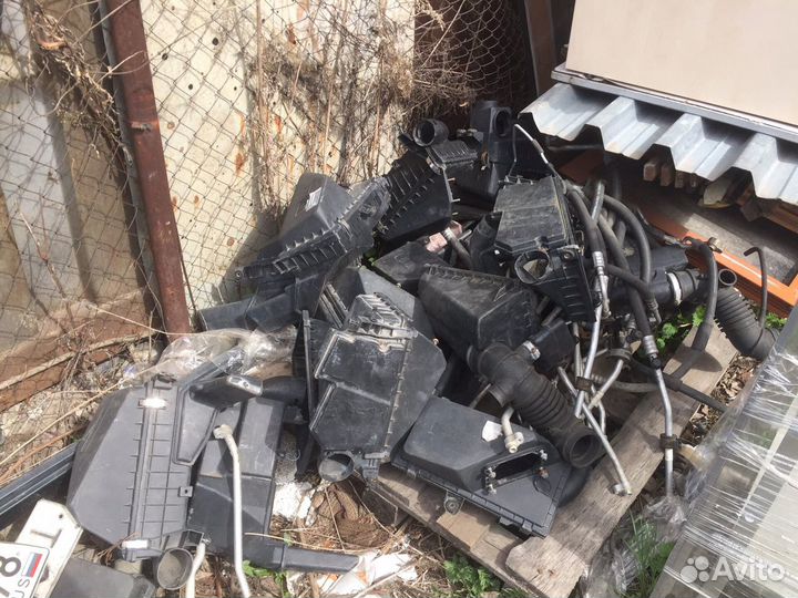 Корпус воздушного фильтра на митсубиси каризма