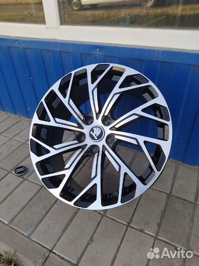 R18/5/112 Новые audi WV Passat, Skoda Мерседес