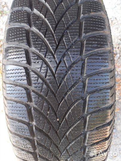 Goodyear UltraGrip Ice 2 215/65 R16