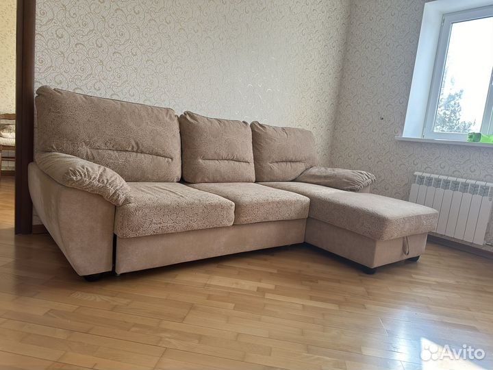 Диван с оттоманкой