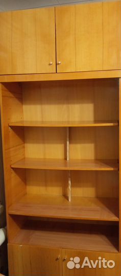 Книжный шкаф