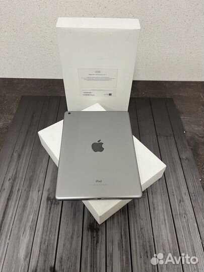 Apple iPad (6-го поколения) 32Gb WiFi