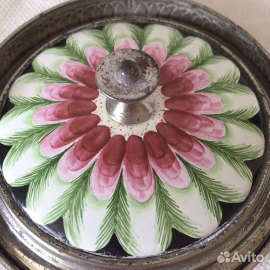 Шкатулка-пудреница