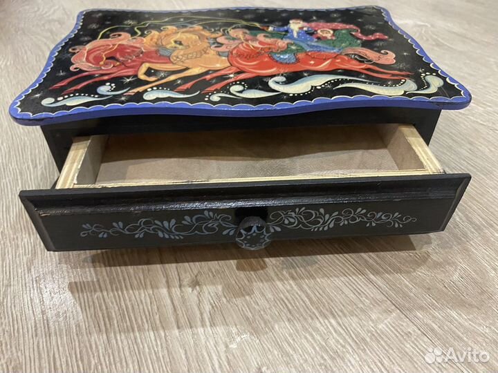 Шкатулка деревянная