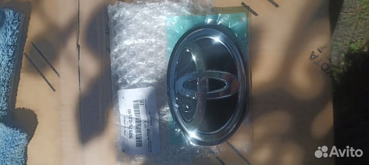 Эмблема Camry V70 GR-Sports 90975-02140