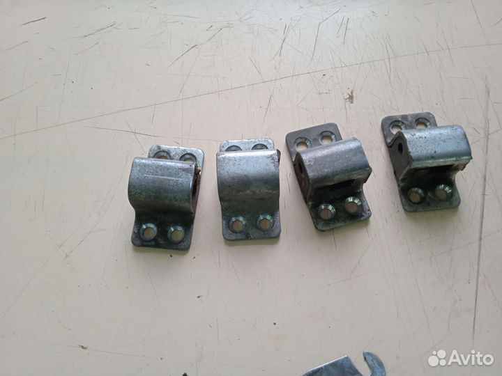 Петля замка двери Mercedes w123 мерседес 123