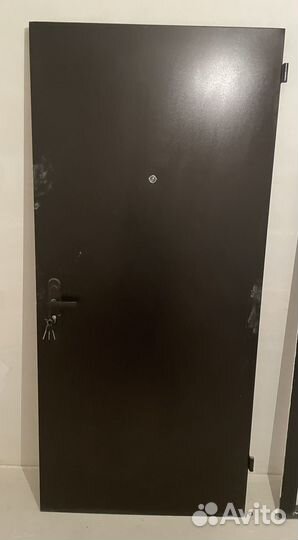 Дверь входная металлическая б/у
