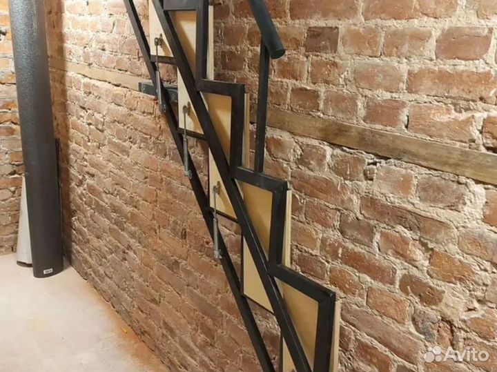 Лестница складная пристенная