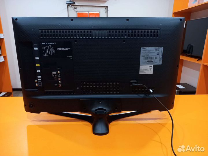 1) Телевизор Samsung (UE32J5500AU), Smart-TV