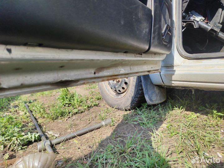 Дверь передняя левая Volkswagen Passat B3