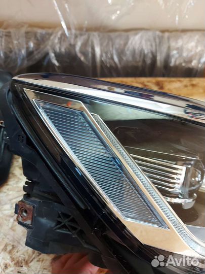 Правая диодная фара VW Passat B8