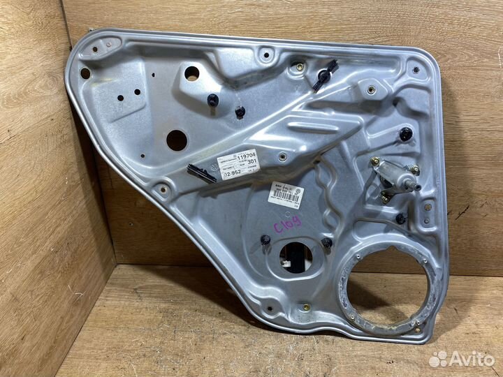 Стеклоподъемник задний левый VW Passat B5+ C109