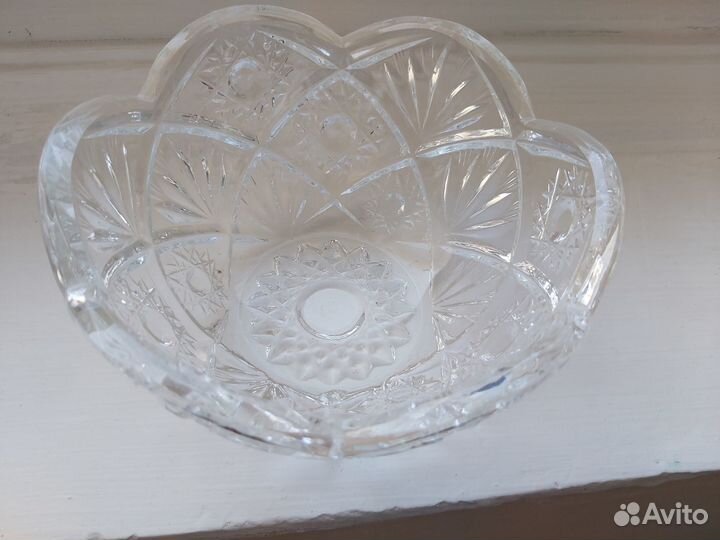 Хрустальная посуда (вазы, салатницы, рюмка)
