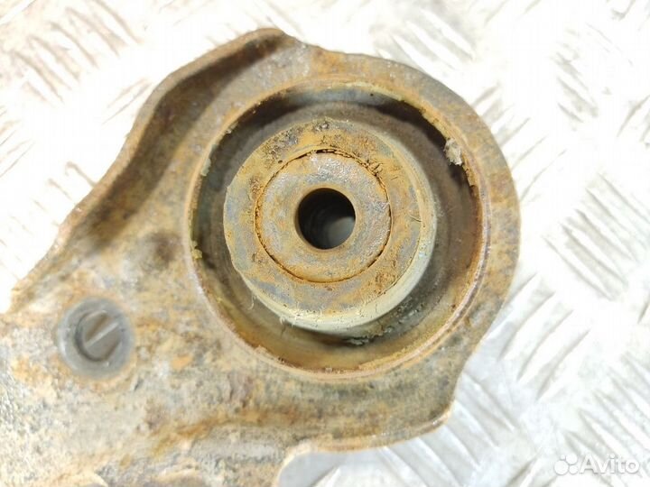 Кронштейн Honda Legend 1991-1996