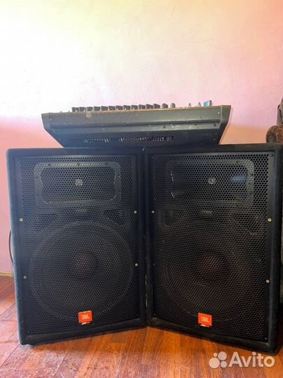 Акустическая система JBL JRX115 с активным пультом