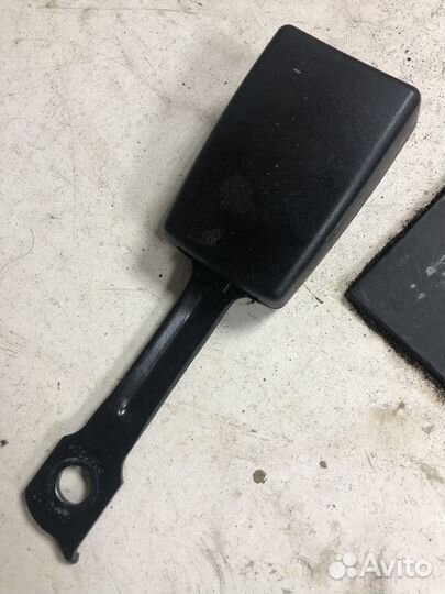 Передний замок ремня Volkswagen Polo 6