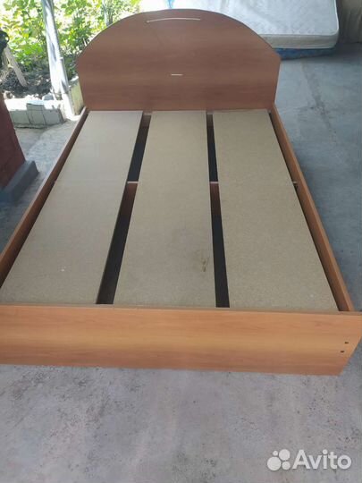 Кровать