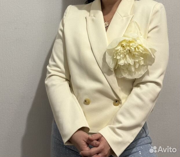 Жакет бежевый