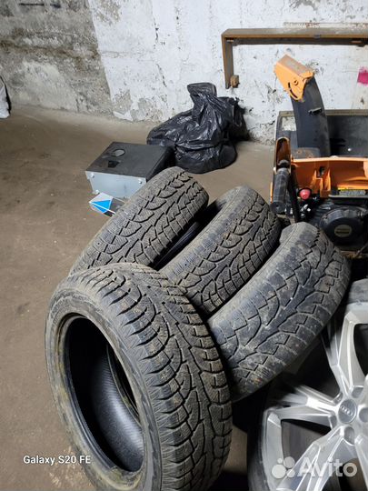 Hankook Winter I'Pike 235/60 R18 107T