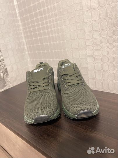 Кроссовки kmb