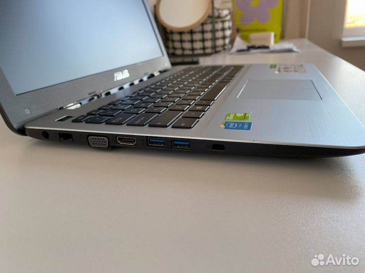 Ноутбук asus X555LB i7/8GB/256GB/GeForce 940M