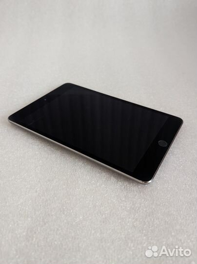 Планшет Apple iPad Mini 4