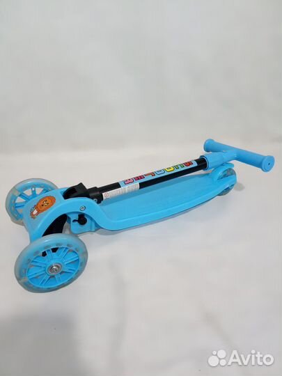 Детские самокаты новые, разные цветы