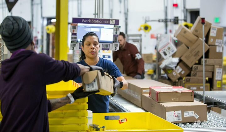 Комплектовщик на склад одежды Жильё питание