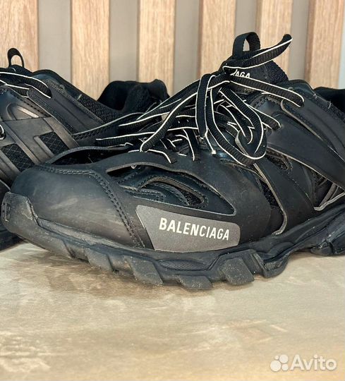Balenciaga track