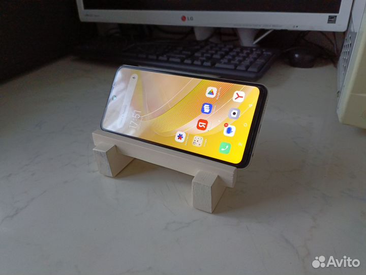 Под телефон, iPhone, и любое другое устройство