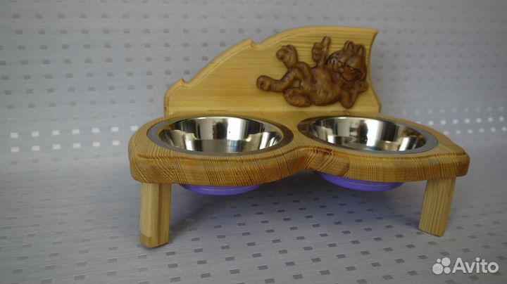 Кормушка для кошек деревянная