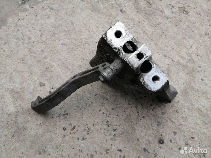 Кронштейн МКПП VAG 1K0119117BM